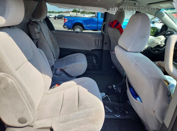 5TDKZ3DC7HS849331 2017 TOYOTA SIENNA Бордовый Вид задней части салона