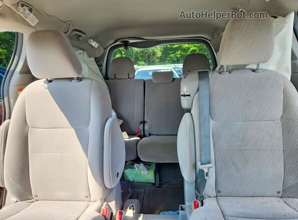 5TDKZ3DC7HS849331 2017 TOYOTA SIENNA Бордовый Вид задних сидений