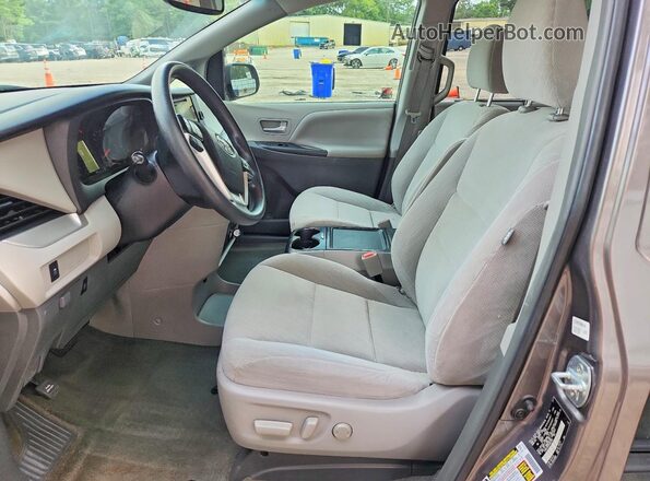 5TDKZ3DC8HS853565 2017 TOYOTA SIENNA Gray Front interior view