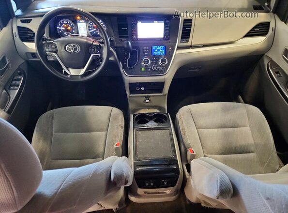 5TDKZ3DC8JS900907 2018 TOYOTA SIENNA Темно-бордовый Вид панели приборов