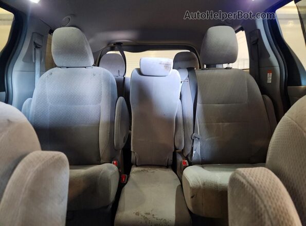 5TDKZ3DC8JS900907 2018 TOYOTA SIENNA Темно-бордовый Вид задних сидений
