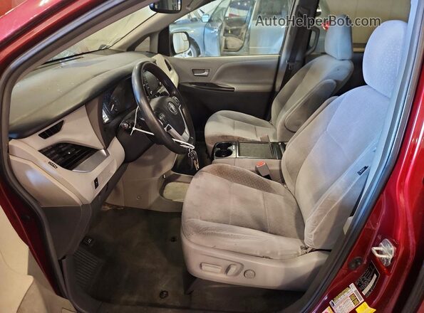 5TDKZ3DC8JS900907 2018 TOYOTA SIENNA Темно-бордовый Вид салона спереди