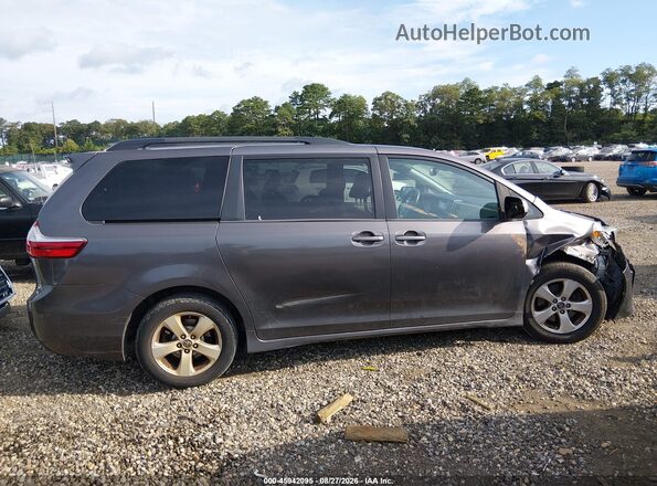 5TDKZ3DC8JS905010 2018 TOYOTA SIENNA Gray Widok wnętrza z tyłu
