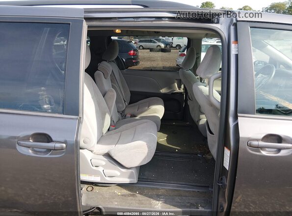5TDKZ3DC8JS905010 2018 TOYOTA SIENNA Gray Widok naklejki z numerem VIN
