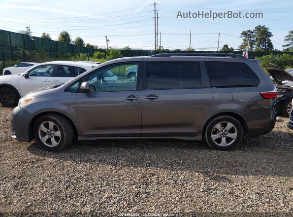 5TDKZ3DC8JS905010 2018 TOYOTA SIENNA Gray Widok wnętrza 360 stopni