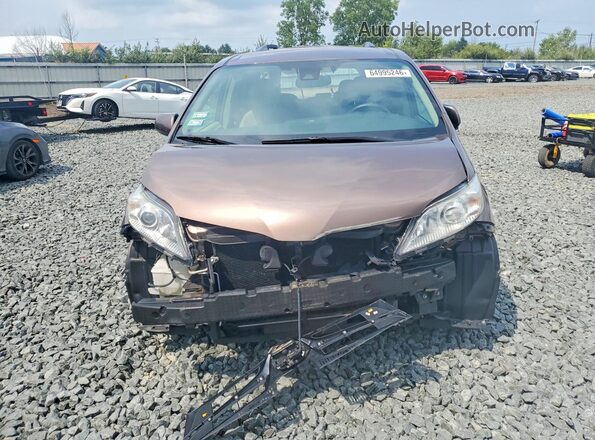 5TDKZ3DC8JS915696 2018 TOYOTA SIENNA Brown Front view