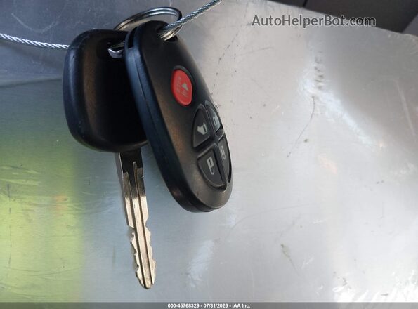 5TDKZ3DC9HS817481 2017 TOYOTA SIENNA Burgundy Vista del salpicadero