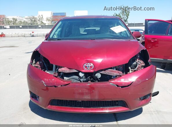 5TDKZ3DC9HS817481 2017 TOYOTA SIENNA Burgundy Vista interior trasera