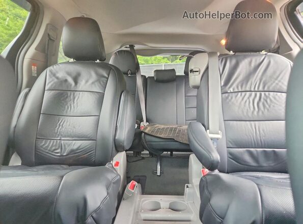 5TDKZ3DC9HS832143 2017 TOYOTA SIENNA Gray უკანა სავარძლების ხედი