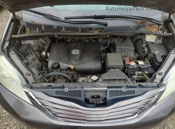 5TDKZ3DC9HS832143 2017 TOYOTA SIENNA Gray ძრავის განყოფილების ხედი