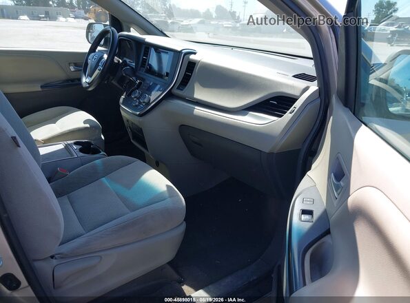 5TDKZ3DCXHS778111 2017 TOYOTA SIENNA Champagne Вид салона спереди