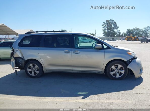 5TDKZ3DCXHS778111 2017 TOYOTA SIENNA Champagne Вид задней части салона