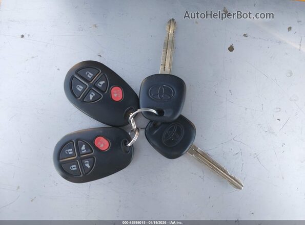 5TDKZ3DCXHS778111 2017 TOYOTA SIENNA Champagne Вид панели приборов