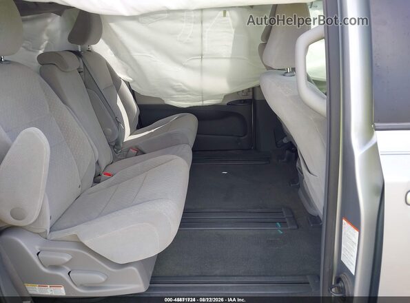 5TDKZ3DCXHS820180 2017 TOYOTA SIENNA Silver Вид наклейки з VIN-кодом
