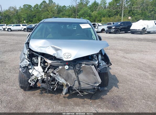 5TDKZ3DCXHS820180 2017 TOYOTA SIENNA Silver Вид щитка приладів