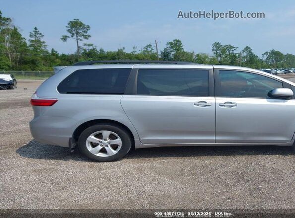 5TDKZ3DCXHS820180 2017 TOYOTA SIENNA Silver 
