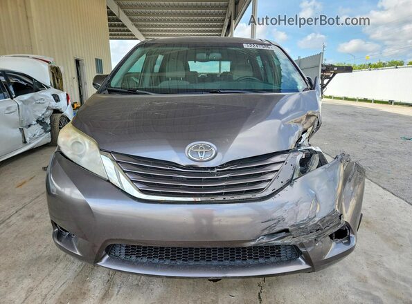 5TDKZ3DCXHS843362 2017 TOYOTA SIENNA Gray Вид спереду