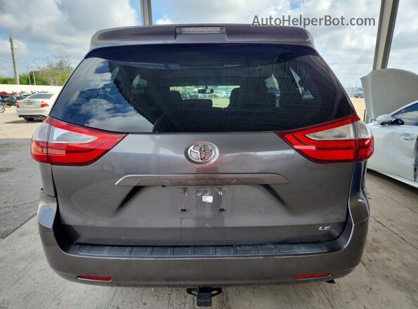 5TDKZ3DCXHS843362 2017 TOYOTA SIENNA Gray Вид ззаду