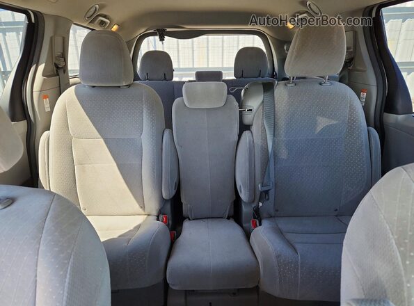 5TDKZ3DCXJS963457 2018 TOYOTA SIENNA Белый Вид задних сидений