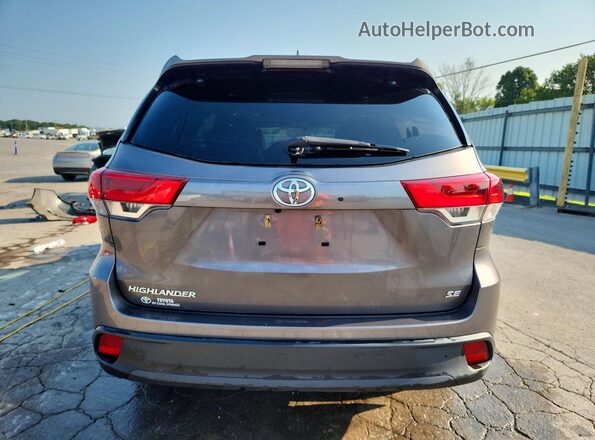 5TDKZRFH0JS285541 2018 TOYOTA HIGHLANDER Gray Вид ззаду