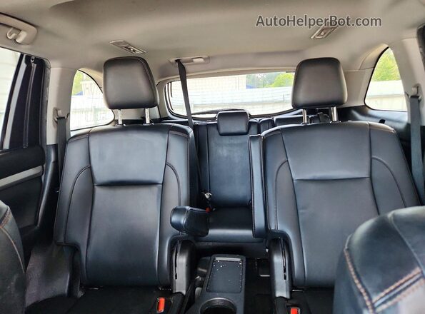 5TDKZRFH0KS316370 2019 TOYOTA HIGHLANDER White Widok tylnych siedzeń