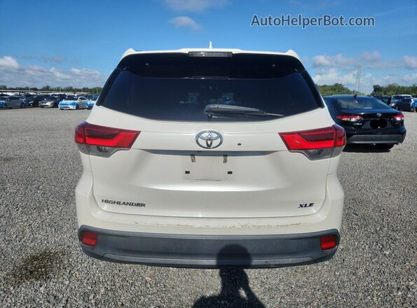 5TDKZRFH0KS567180 2019 TOYOTA HIGHLANDER Белый Вид сзади