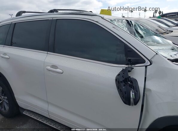 5TDKZRFH1JS540536 2018 TOYOTA HIGHLANDER White Widok wnętrza z tyłu