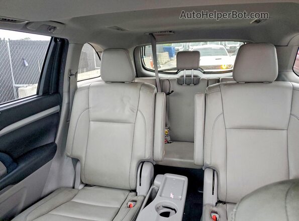 5TDKZRFH1JS543095 2018 TOYOTA HIGHLANDER Gray Widok tylnych siedzeń