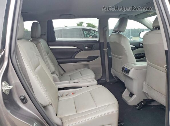 5TDKZRFH1JS543095 2018 TOYOTA HIGHLANDER Gray Widok wnętrza z tyłu
