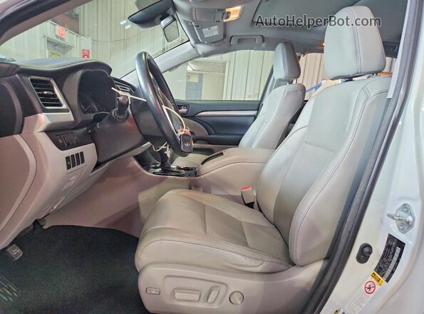 5TDKZRFH1JS546451 2018 TOYOTA HIGHLANDER White წინა სალონის ხედი