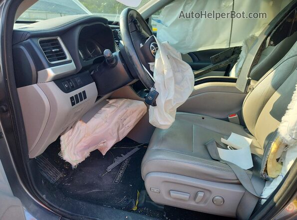 5TDKZRFH2HS511556 2017 TOYOTA HIGHLANDER Gray Вид салону спереду