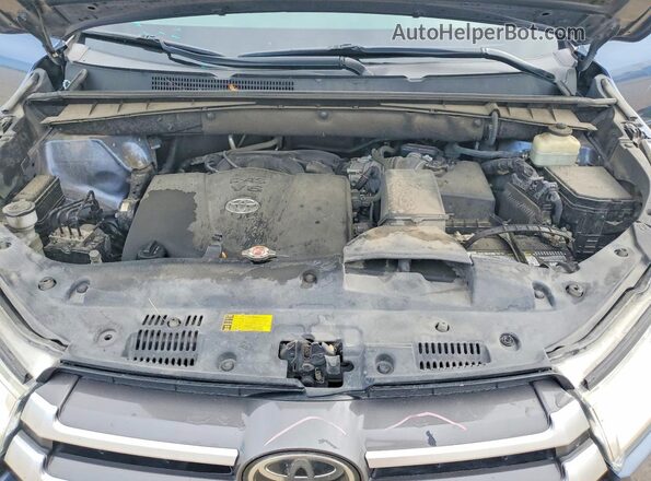5TDKZRFH2JS236762 2018 TOYOTA HIGHLANDER Синий Вид задней части салона