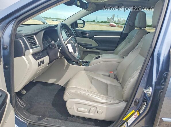 5TDKZRFH2JS236762 2018 TOYOTA HIGHLANDER Синий Вид салона спереди