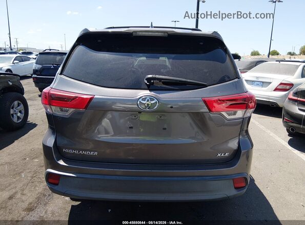 5TDKZRFH2JS531487 2018 TOYOTA HIGHLANDER Gray 