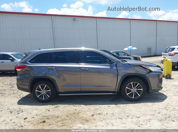 5TDKZRFH2JS549195 2018 TOYOTA HIGHLANDER Gray უკანა სალონის ხედი