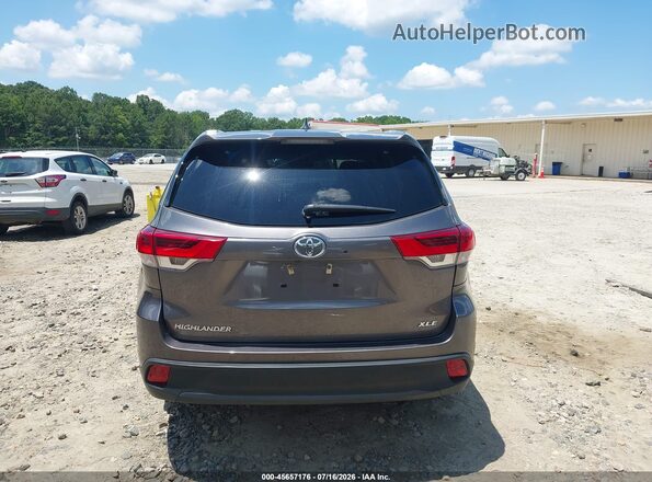 5TDKZRFH2JS549195 2018 TOYOTA HIGHLANDER Gray 