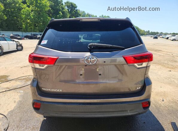 5TDKZRFH4JS282643 2018 TOYOTA HIGHLANDER Gray Հետևի տեսք