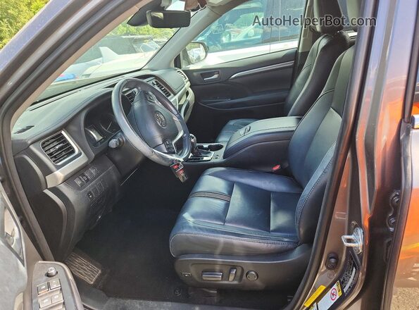 5TDKZRFH4JS282643 2018 TOYOTA HIGHLANDER Gray Սալոնի դիմացի տեսք