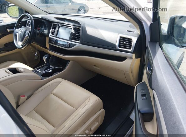 5TDKZRFH4KS309762 2019 TOYOTA HIGHLANDER White Front interior view