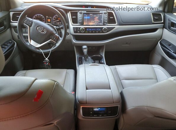 5TDKZRFH4KS566792 2019 TOYOTA HIGHLANDER Серебряный Вид панели приборов
