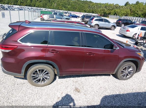 5TDKZRFH5JS286863 2018 TOYOTA HIGHLANDER Темно-бордовый Вид задней части салона