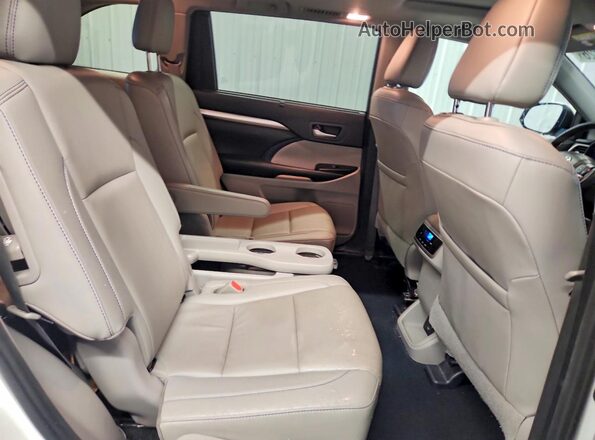 5TDKZRFH5KS314100 2019 TOYOTA HIGHLANDER White Սալոնի հետևի տեսք
