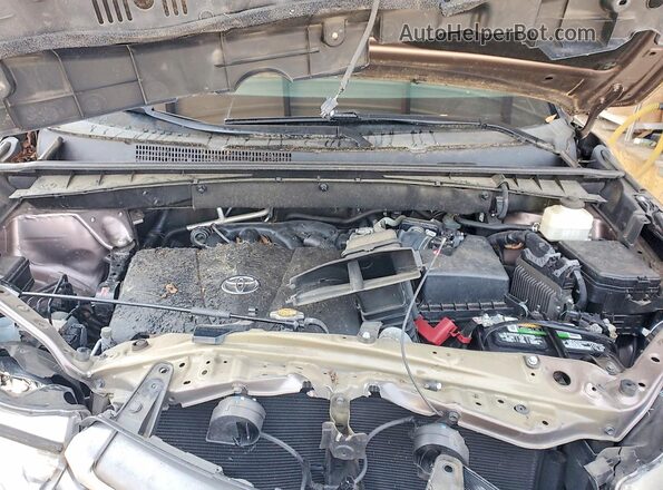 5TDKZRFH6HS223880 2017 TOYOTA HIGHLANDER Brown Widok wnętrza z tyłu