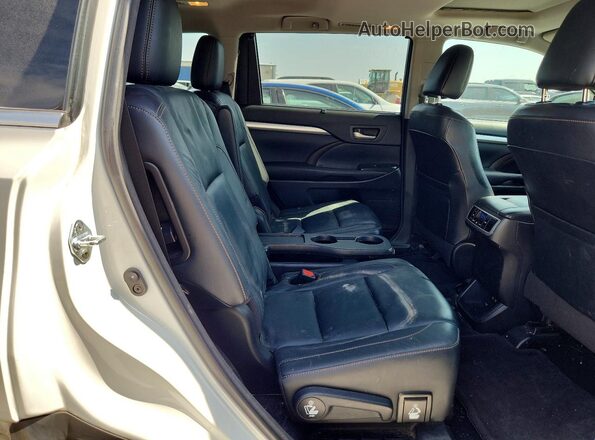 5TDKZRFH6HS521197 2017 TOYOTA HIGHLANDER White უკანა სალონის ხედი