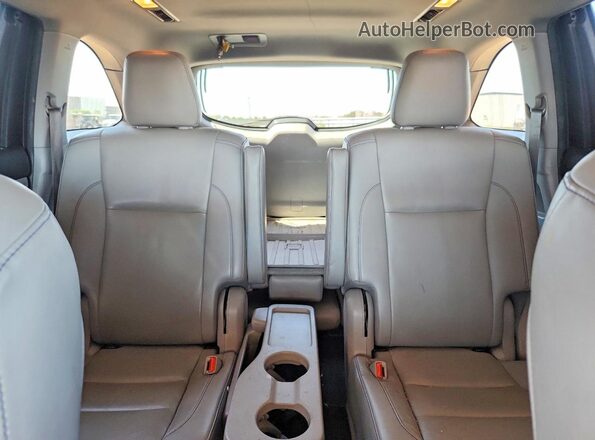 5TDKZRFH6KS296965 2019 TOYOTA HIGHLANDER Green Rear seats view