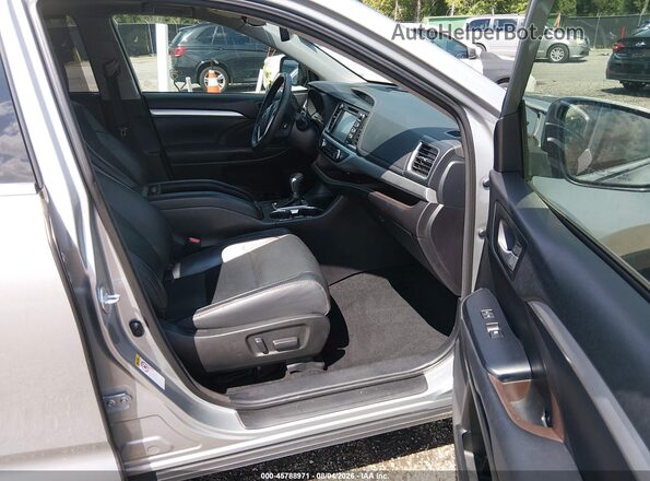 5TDKZRFH7JS536880 2018 TOYOTA HIGHLANDER Silver Vista interior delantera