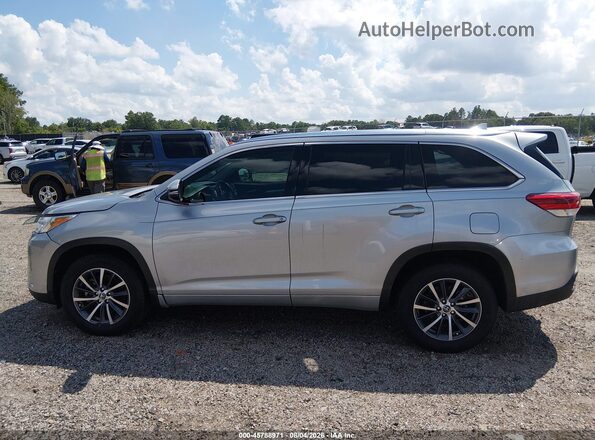 5TDKZRFH7JS536880 2018 TOYOTA HIGHLANDER Silver 