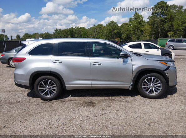 5TDKZRFH7JS536880 2018 TOYOTA HIGHLANDER Silver Vista interior de 360 grados