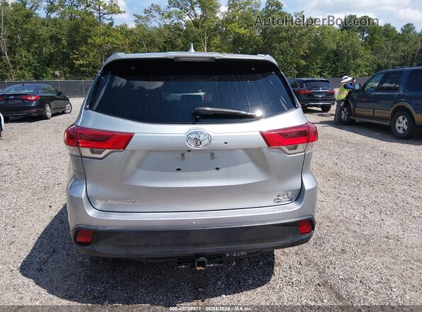 5TDKZRFH7JS536880 2018 TOYOTA HIGHLANDER Silver 