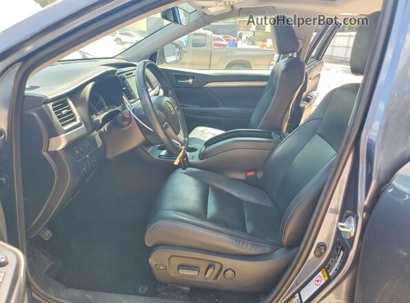 5TDKZRFH8JS267630 2018 TOYOTA HIGHLANDER Серебряный Вид салона спереди